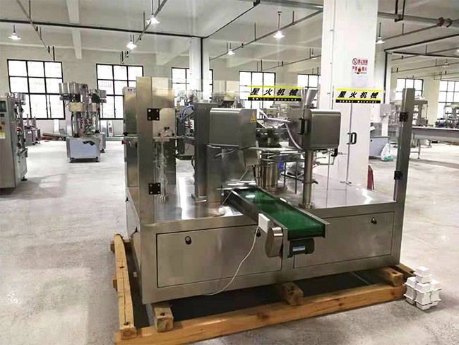 星火給袋式包裝機設備車間實拍